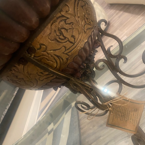 LARGE RESIN& WROUGHT IRON PLANTER - Picture 2 of 5